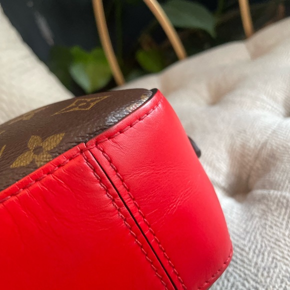 Price is FIrM*Louis Vuitton Saintonge - Picture 13 of 16